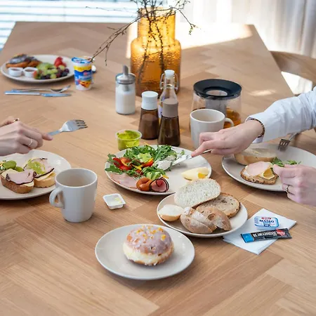 Oak Tree Surfingbird *