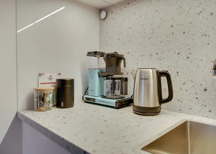 Oak Tree Surfingbird Dźwirzyno