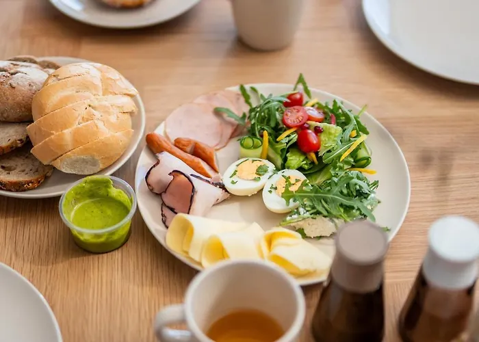 Oak Tree Surfingbird Dźwirzyno